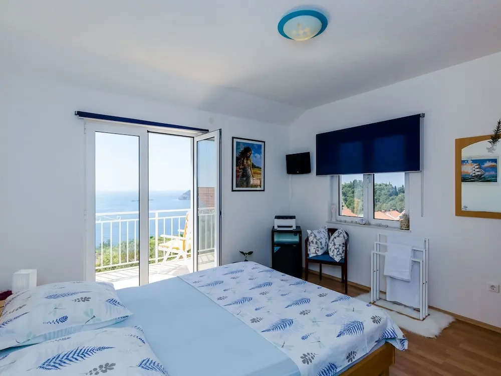Comfortable Apartment With Amazing Seaview and Private Balcony,free Parking,wifi
