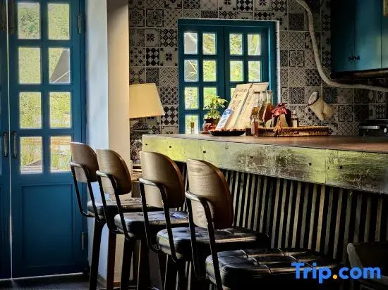 Zhaoqing Time Story Homestay (Seven Star Cave Archway)