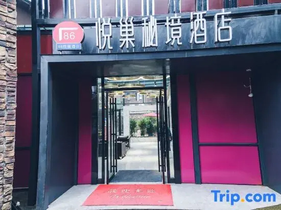86 race hotel