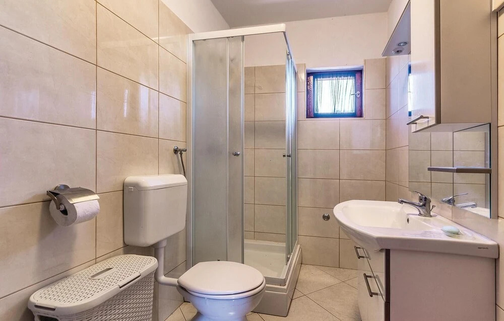 Stunning Home In Bratulici