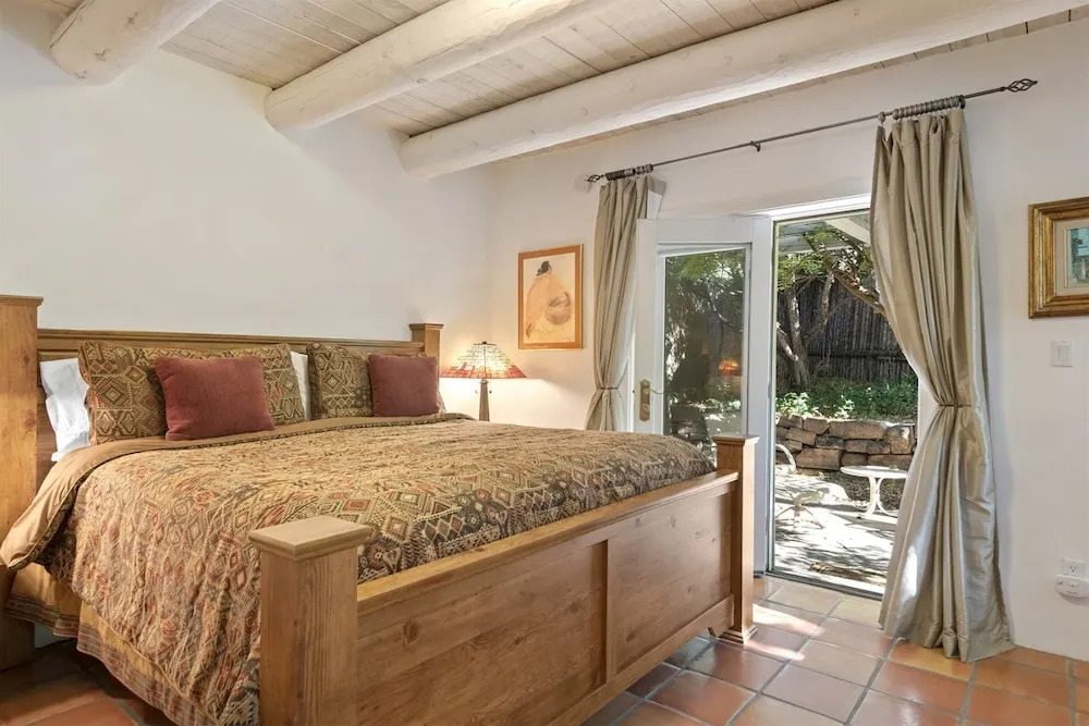 Wisteria - Delightful Updated Family Home, Seven Blocks to the Plaza