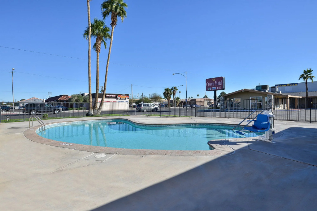 Crown Motel