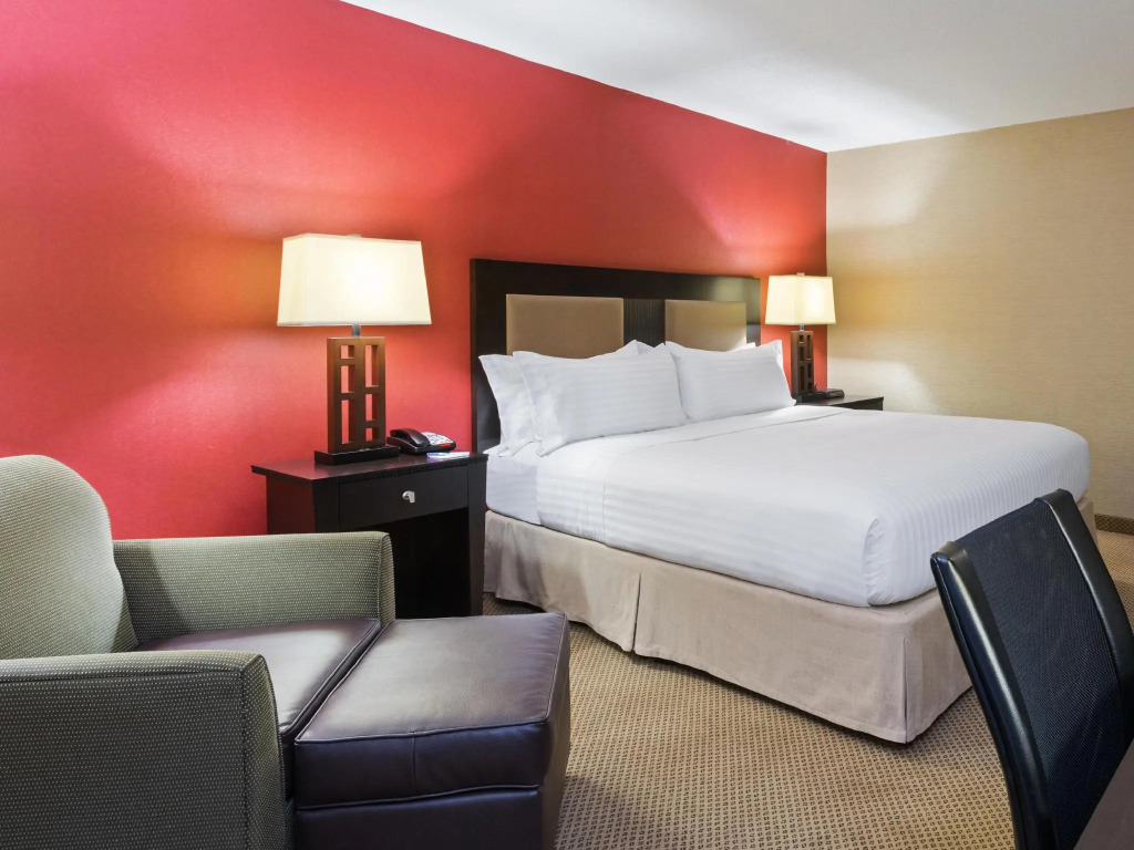Holiday Inn Express Charleston-Civic Center by IHG