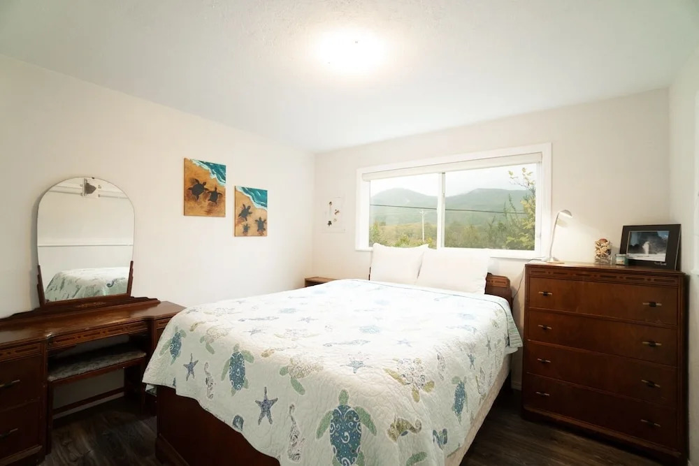 The Lakeside Caboose 3 Bedroom Home