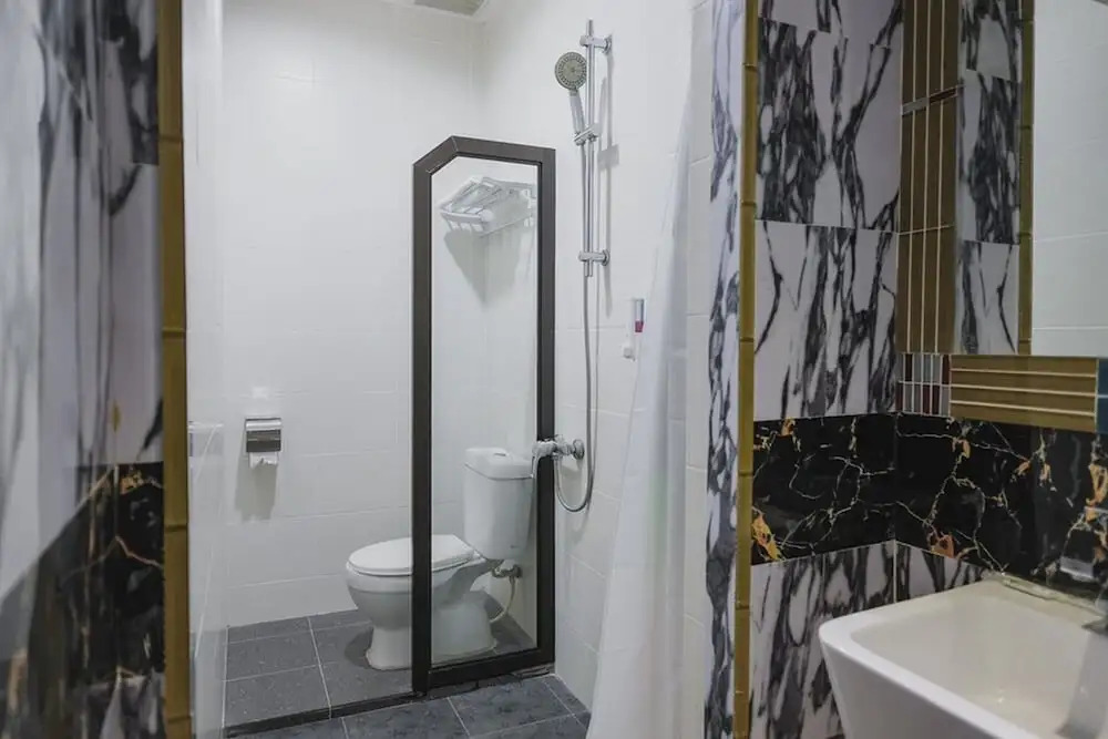 RedDoorz Plus near Pantai Coastarina 2