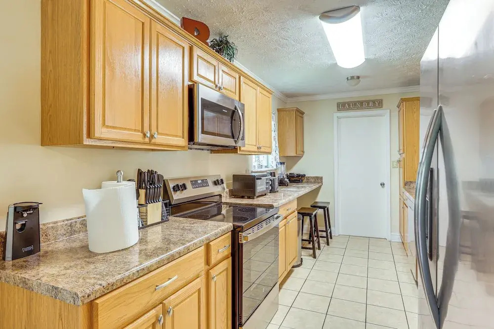1 Mi to Dtwn Waycross: Home w/ Furnished Porch