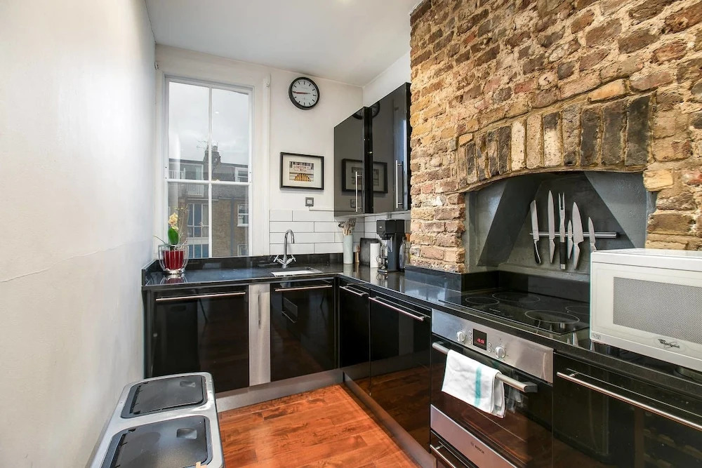 Designer 1 bed in Heart of West Kensington