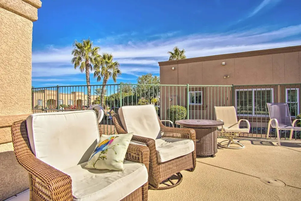 55+ Community w/ Pool & Spa: Green Valley Retreat