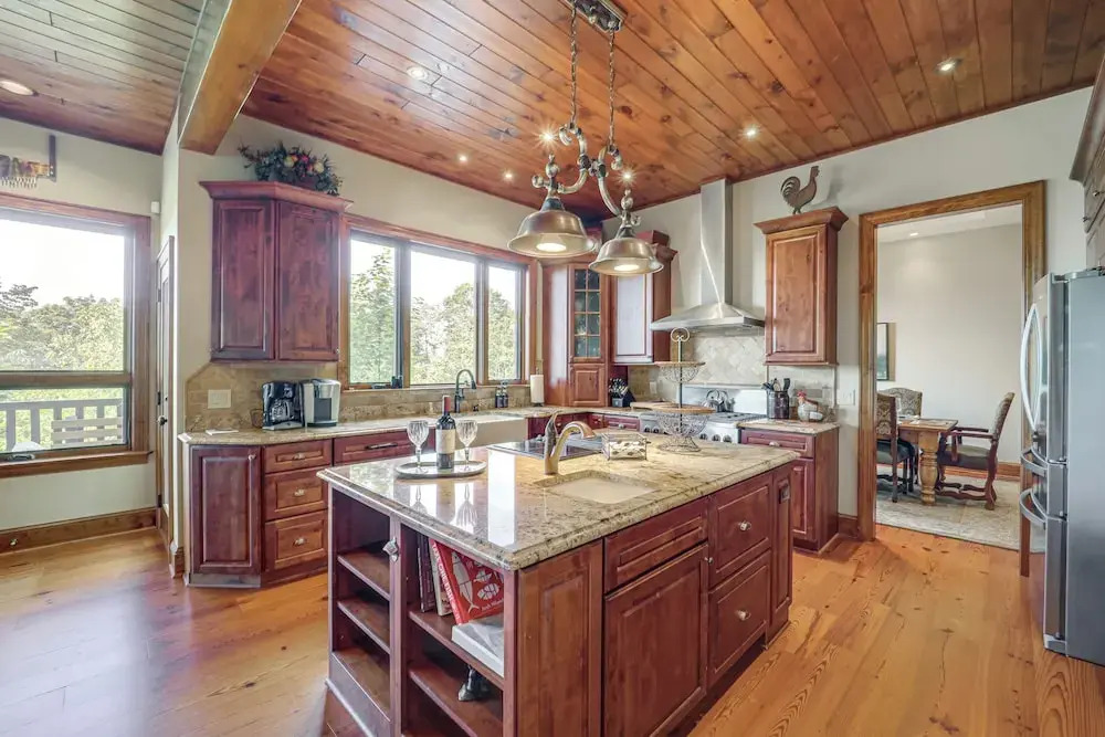 Hot Tub + Stunning Views: Luxury Beech Mtn Escape!
