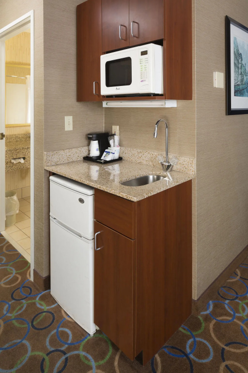 Holiday Inn Express Hotel & Suites Manchester - Airport by IHG