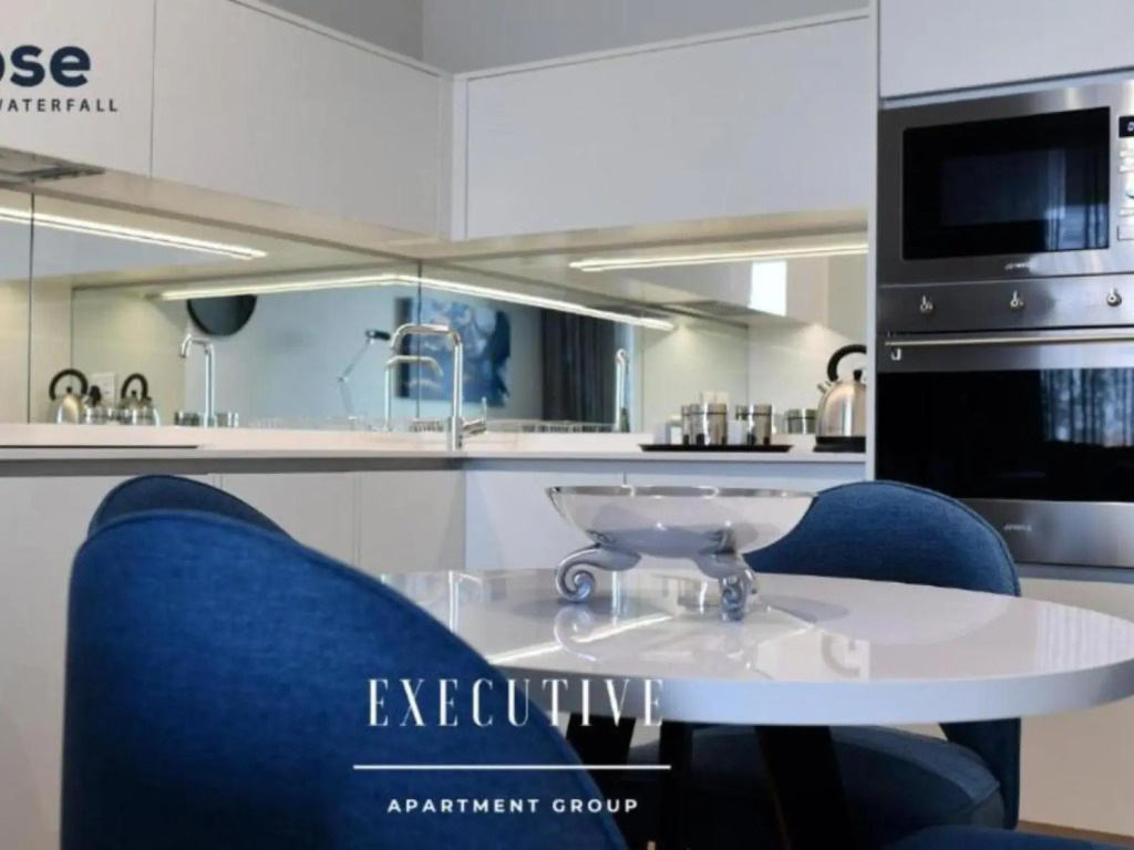 Ellipse Waterfall Executive Apartment - 612