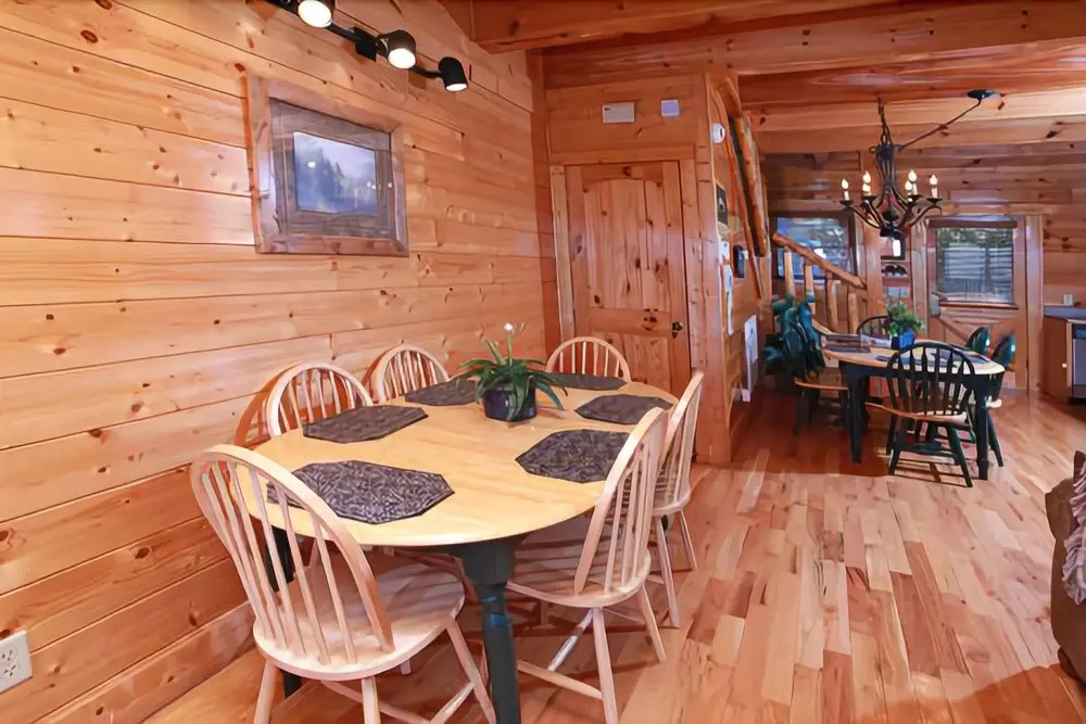 Hullabaloo - Four Bedroom Cabin