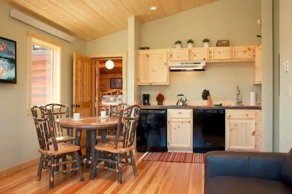 Macker's Cabin - 5BR + Loft Home + Private Hot Tub - LLH 63330