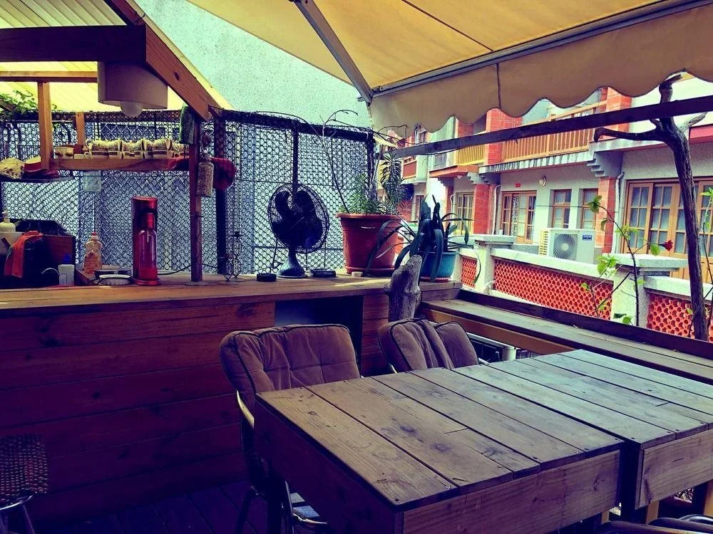 Peter's Cafe & Hostel