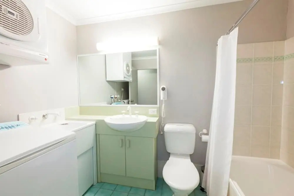 Horizons 414 - Deluxe Lake Front Studio l Pool l Tennis l WiFi