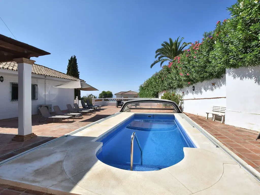 Alluring villa in Benalmádena with private pool