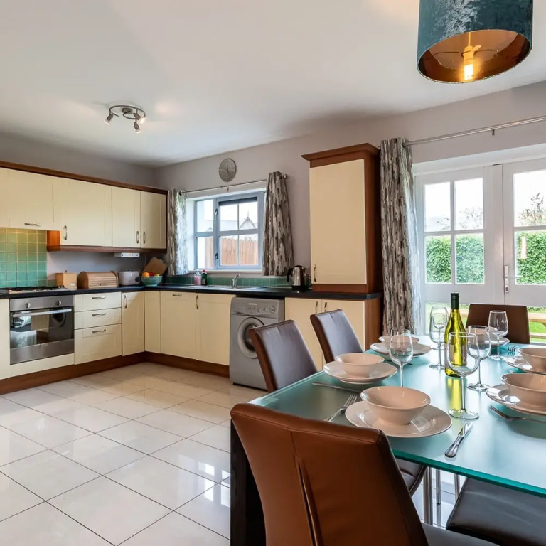 3 Bedroom pet Friendly Home With Access to Pool