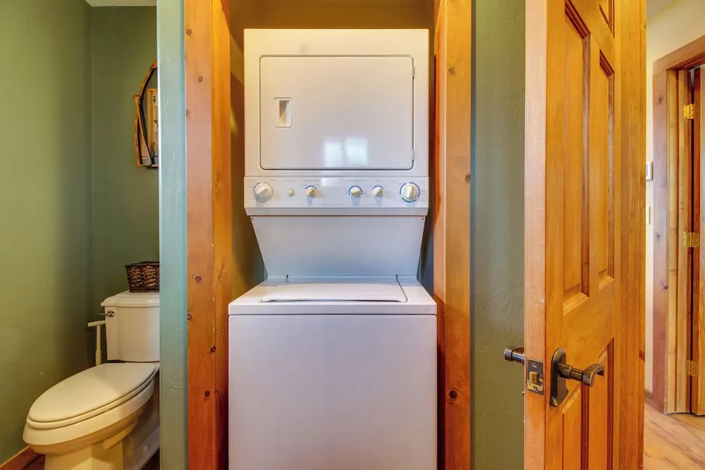 Mtn-view Hilltop Hideaway w/ Deck in Show Low