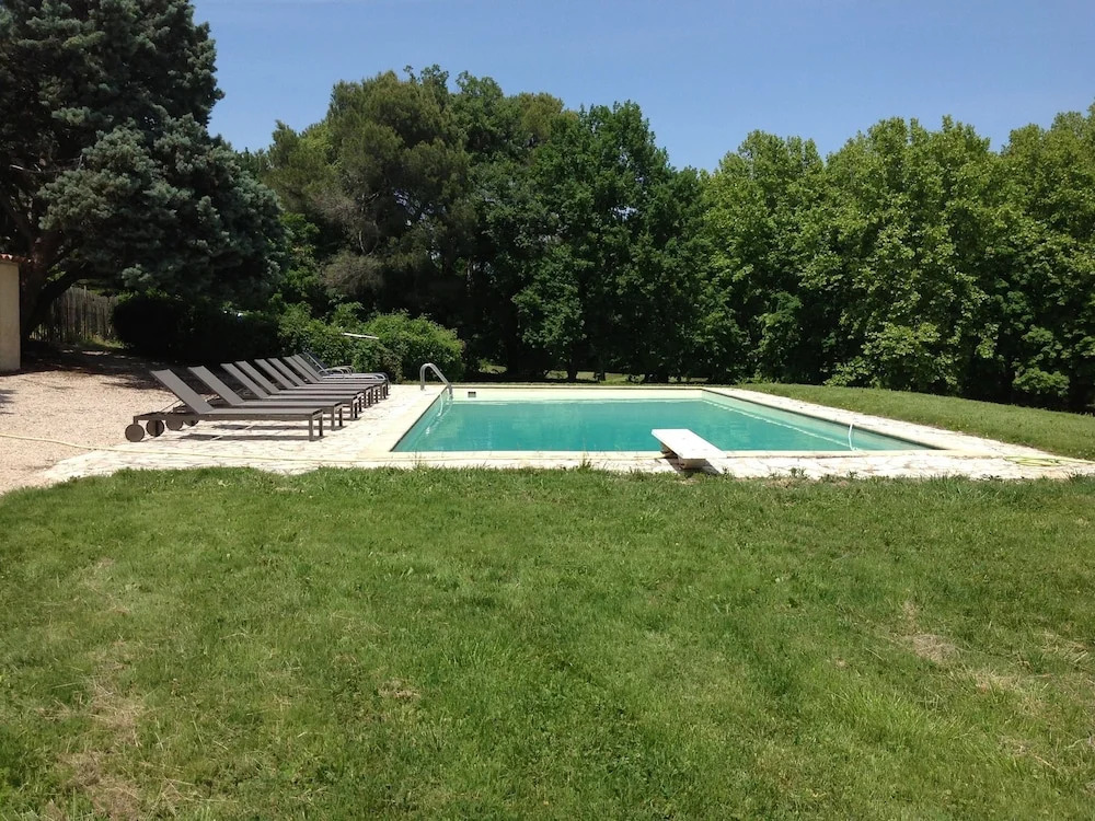 Spacious Castle in Jonquières With Swimming Pool