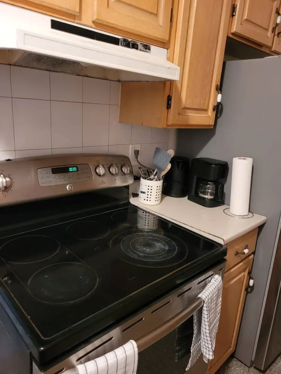 Modern 2BR Near Downtown & Expo Centre