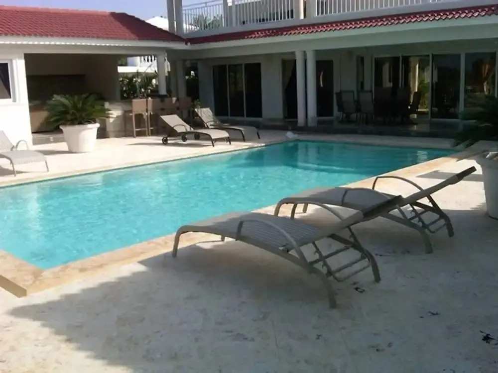 Vacation Villa Gated Only Minutes From Downtown