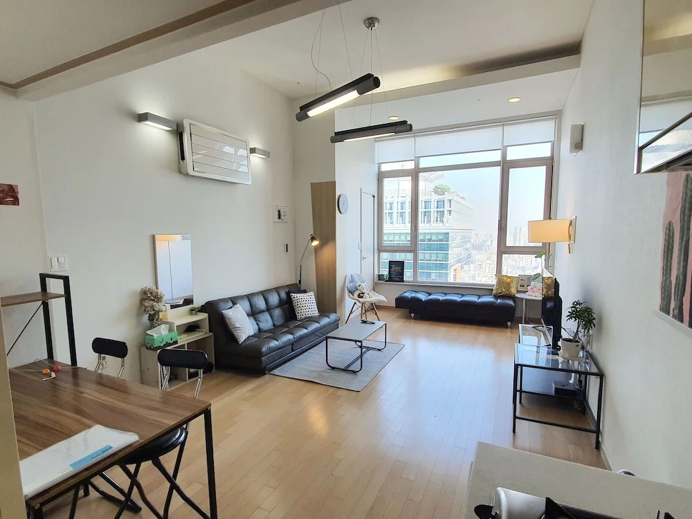 Jia's Spacious Sky Loft