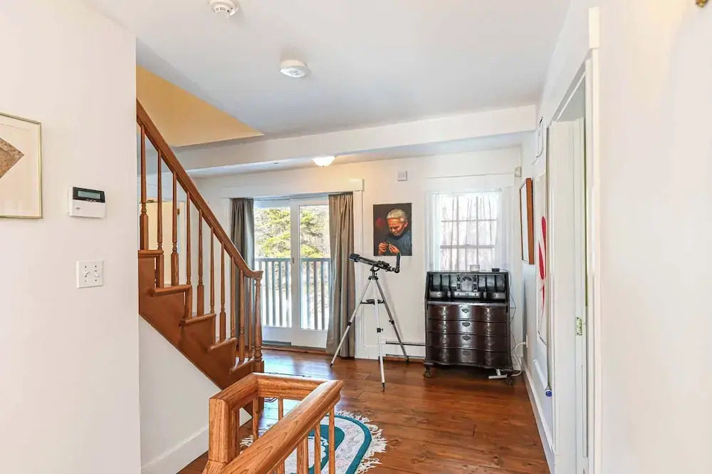 4 BDR w/ Private Hot Tub, Backyard and Deck!