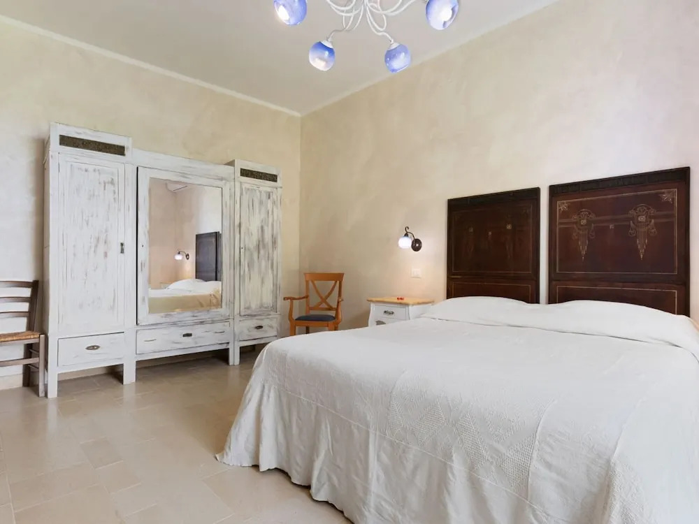 Farmhouse in Noto with Pool and Garden