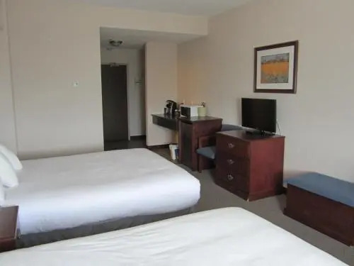Royal Oak Inn and Suites & RV Park