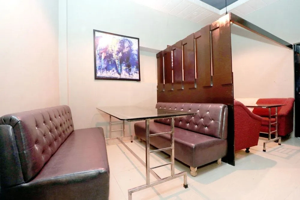 Oyo 39626 Rj Royal Guest House