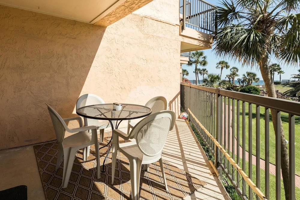 Maravilla Condos - Anchors Away