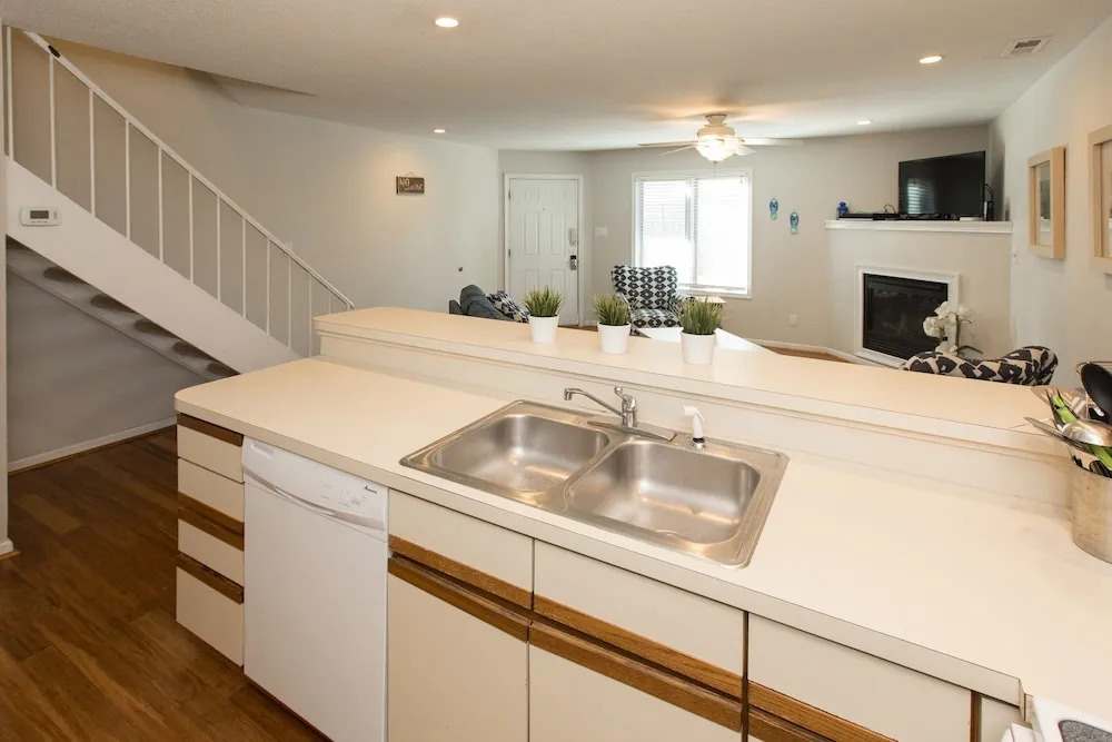 1734 Baltic Avenue 2 Bedrooms 2.5 Bathrooms Condo