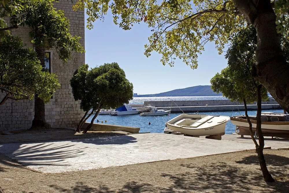 Hotel Riva Kaštela with swimming pool