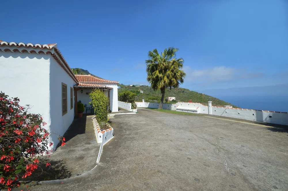 Casa Rural Peluquina by Isla Bonita