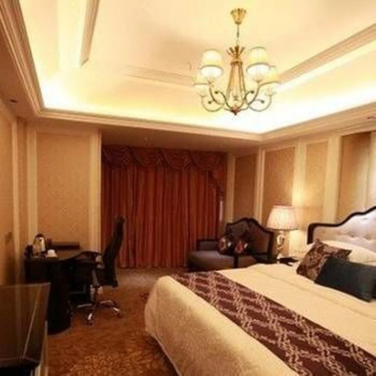 Bin Li Uptown Hotel