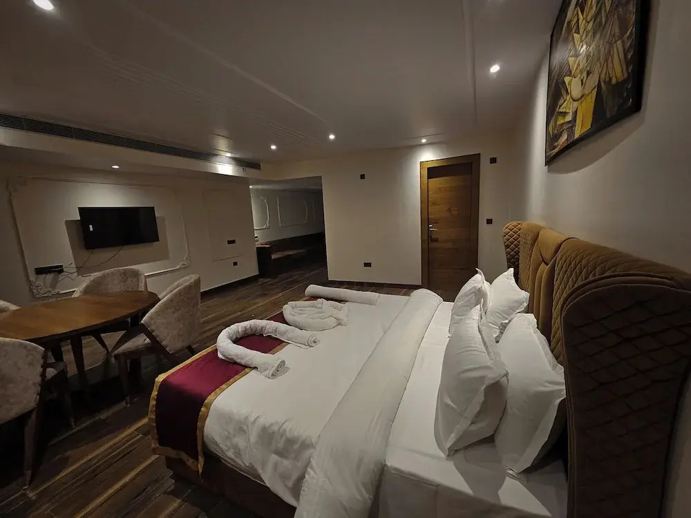 Hotel Elara
