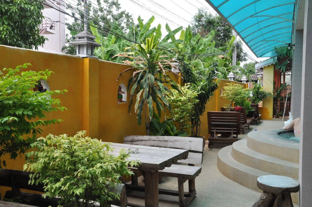 Thaphae Garden Guesthouse