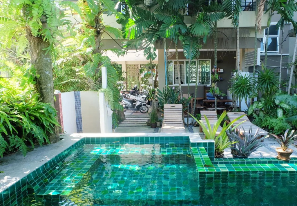 Benjamas Place Hotel