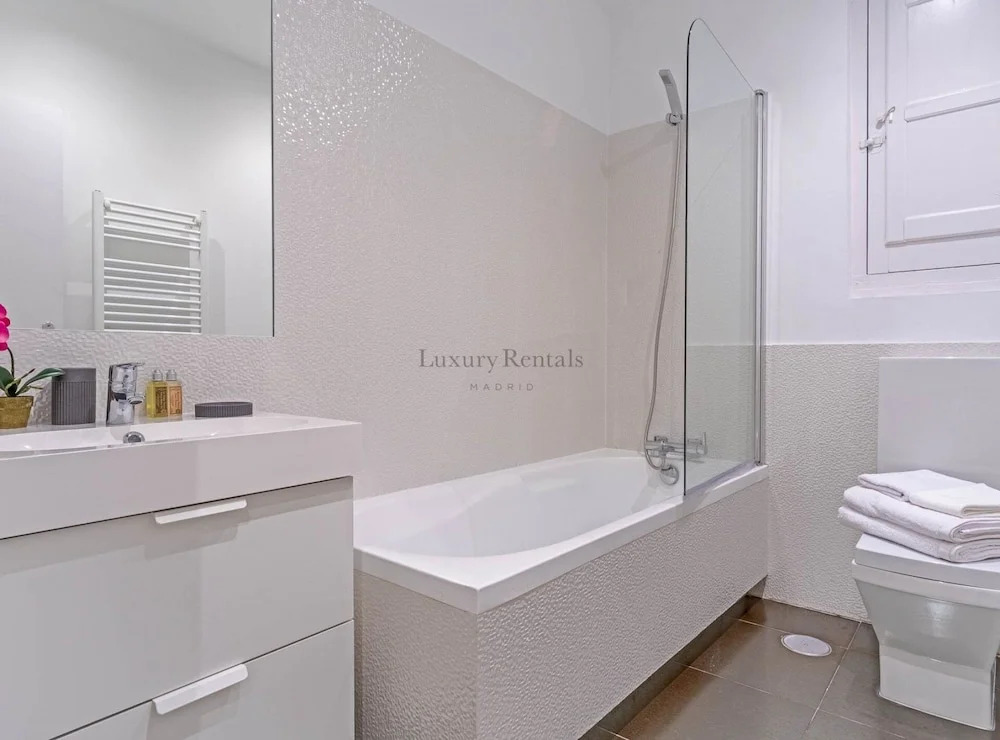 Beautiful 2 bedrooms near Retiro Park ( Lagasca Retiro II )