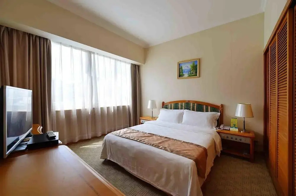 The Overseas Chinese Building Hotel