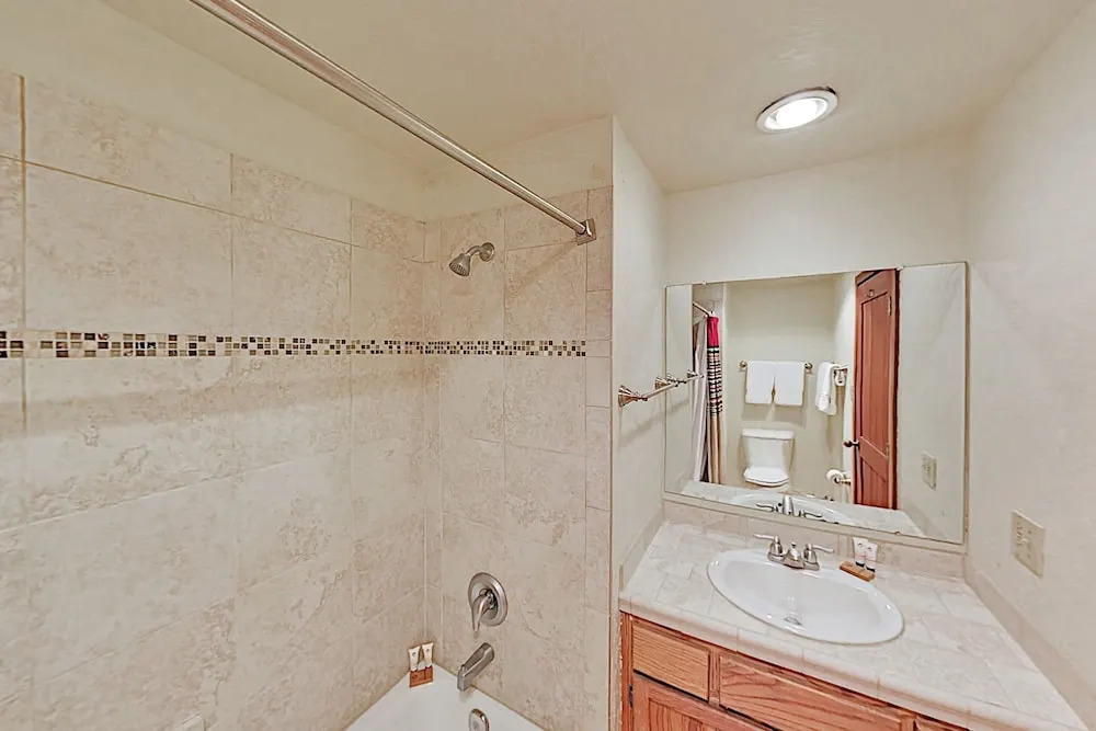 15tru5ai 3 Bedroom Condo
