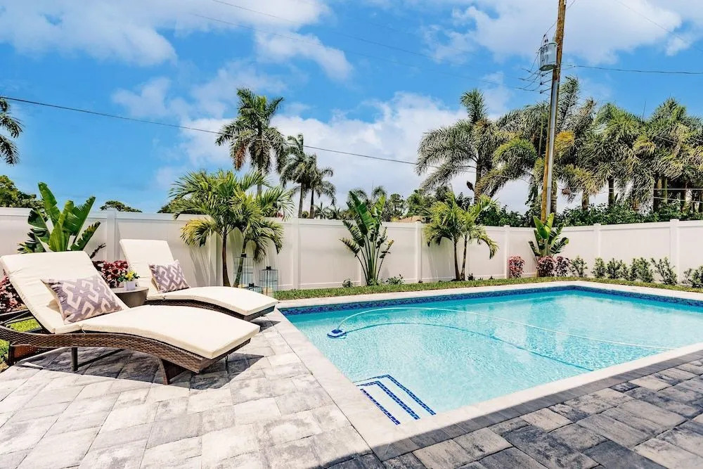 Luxury Naples 4br W Pool Near Vanderbilt Beach