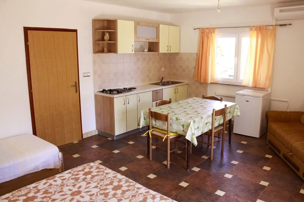 Denis Rooms and Apartments