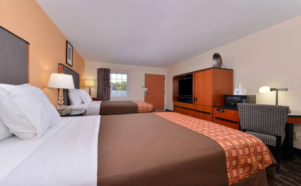 Media Inn & Suites
