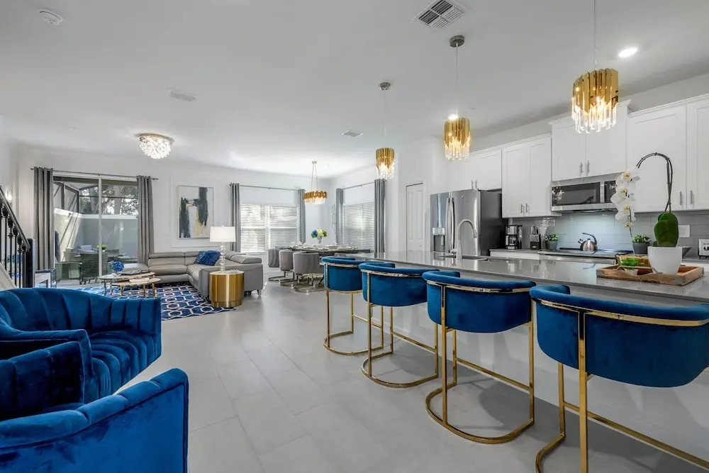 Luxury Chic Modern Home Prime Location