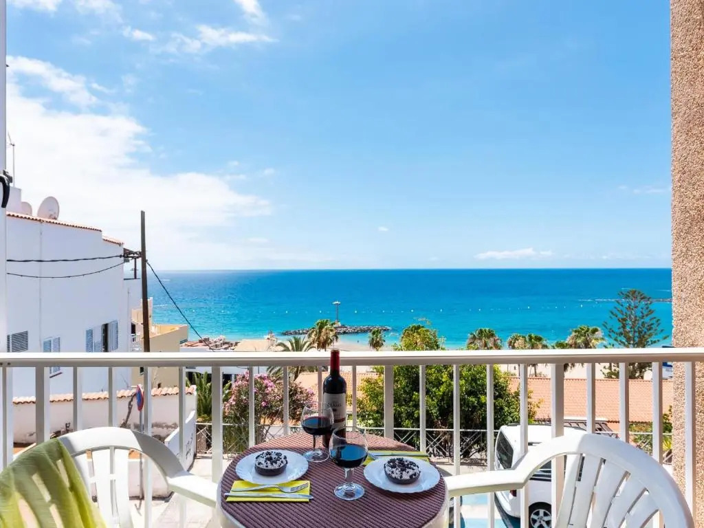 1 1 Beautiful seafront with balcony and WIFI
