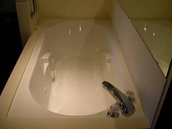 Nola Inn & Suites