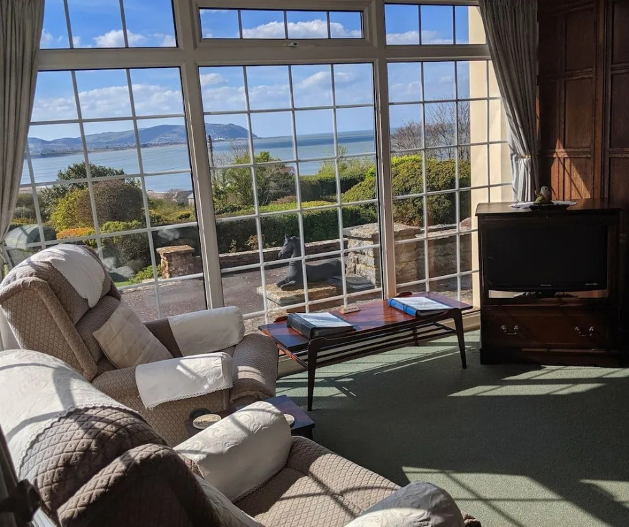 Huntingball Lodge