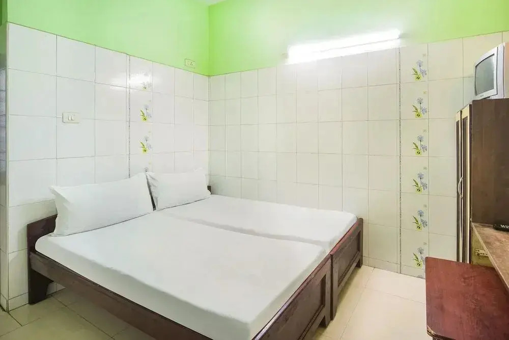 Nice Guest House by OYO Rooms