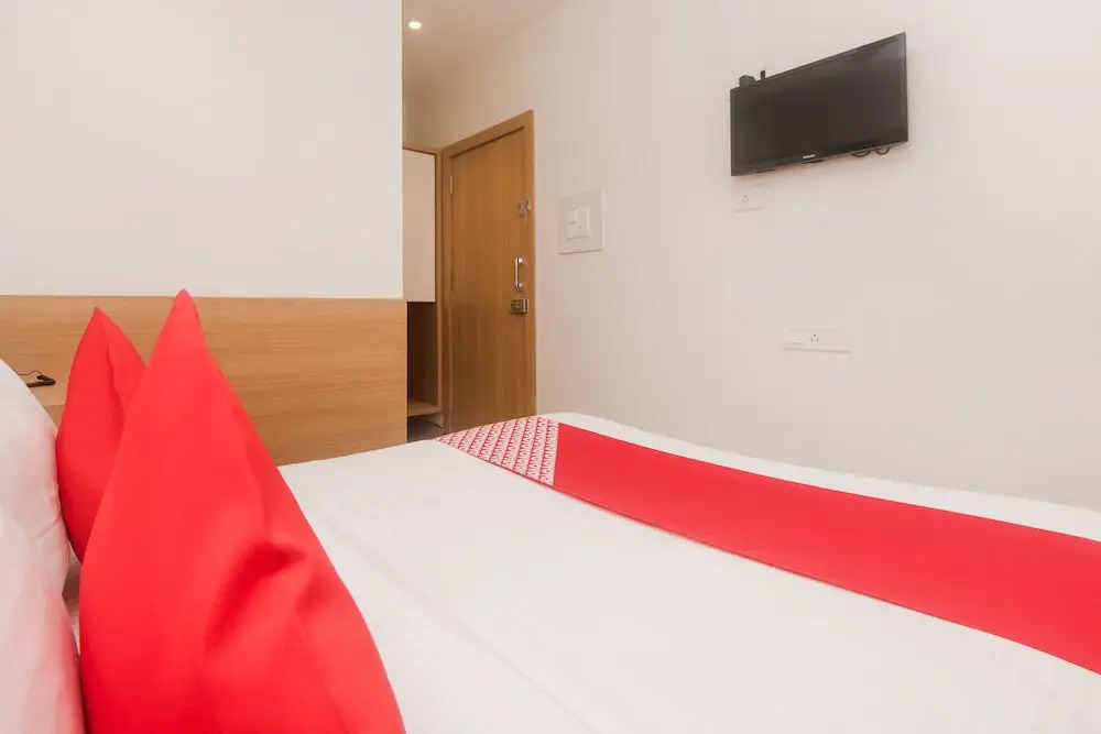 FabHotel Starwood Residency - 100M From Dr DY Patil Stadium